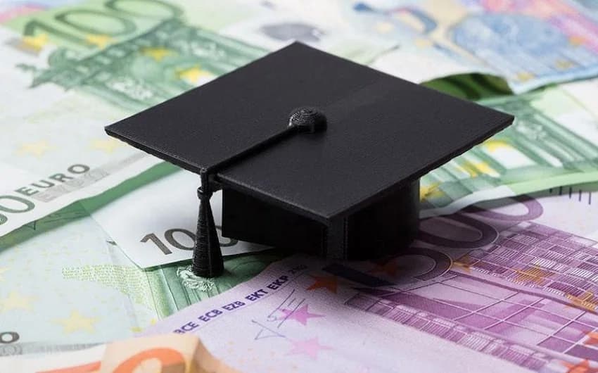 Φοιτητική χορηγία: Διευρύνονται οι δικαιούχοι, €62 εκατ. ο προϋπολογισμός