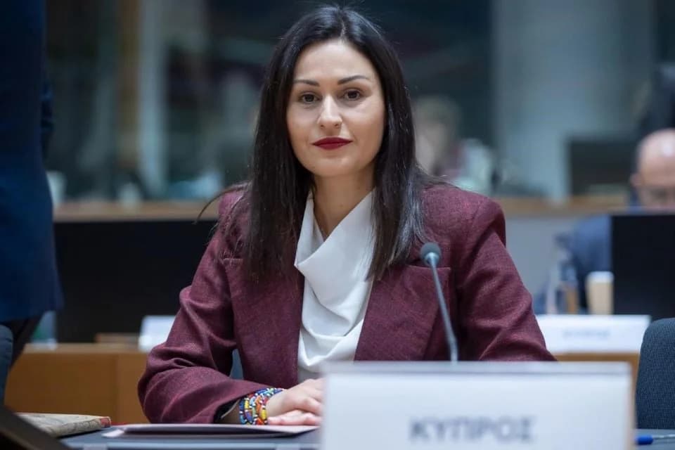 ΑΚΕΛ: Η Υπουργός Γεωργίας ανεπαρκής στην κρίση αφθώδους πυρετού