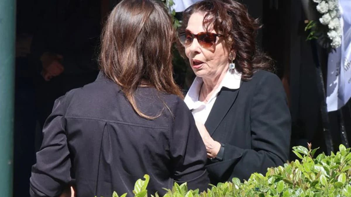 Betty Livanou: Dolor en el funeral de Giorgos Panousopoulos – Quiénes asistieron