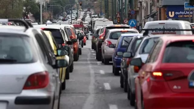 Verkehrschaos auf den Avenuen Kifisias und Katehaki nach Unfall