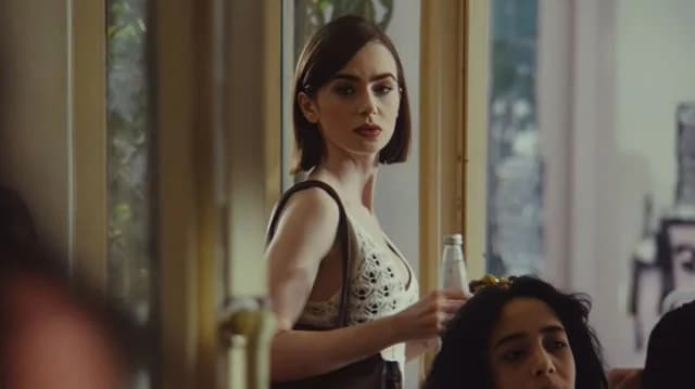 Lily Collins: Video vom Werbedreh in Petralona, Athen