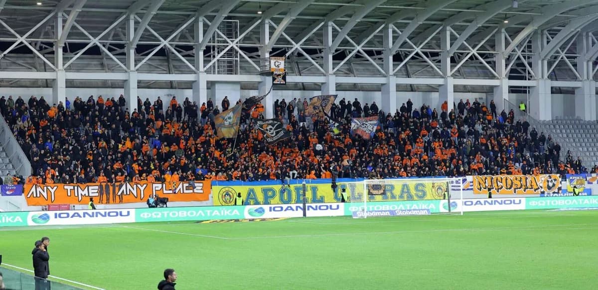 Aficionados del APOEL Agotan Entradas para el Partido Contra el Aris