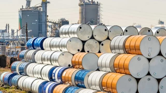 El crudo Brent sube más del 9% tras las declaraciones de Khamenei