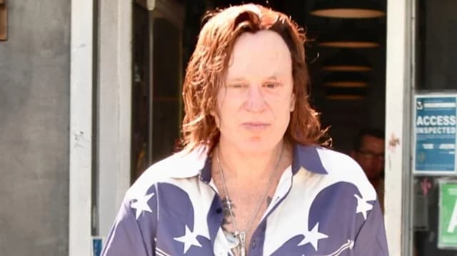 Mickey Rourke mit roten Haaren nach Zwangsräumung