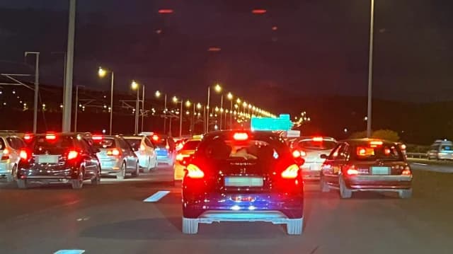 Задержки движения на Attiki Odos из-за аварии