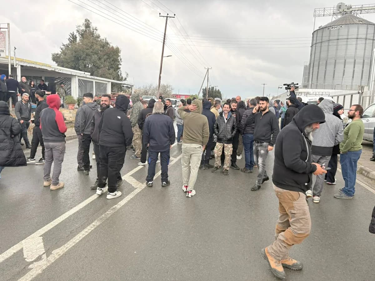 Κινητοποιήσεις κτηνοτρόφων: Έκλεισαν δρόμο στην Αραδίππου