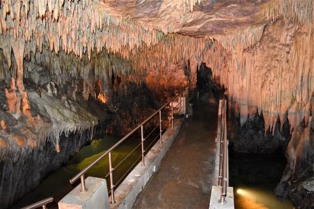 Explorando la Cueva del Dragón en Kastoria: Un Mundo Subterráneo