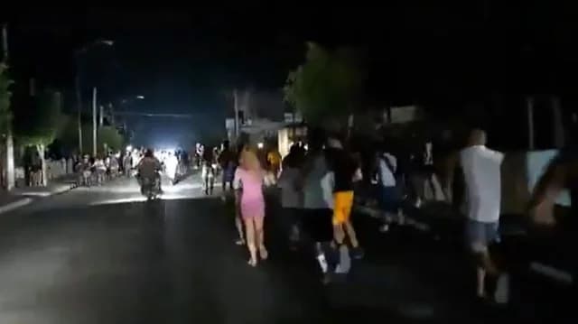 Cuba: Atacan edificio del Partido Comunista durante protestas
