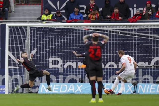 Bundesliga: Bayern holt Punkt mit 9 Spielern, Koulierakis trifft