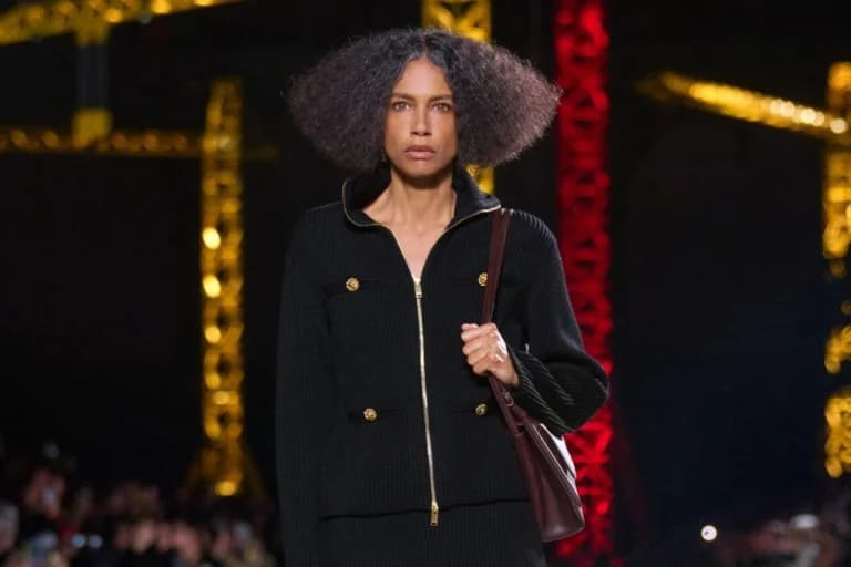 Stephanie Cavalli: Το 50χρονο μοντέλο που εντυπωσιάζει στην Chanel