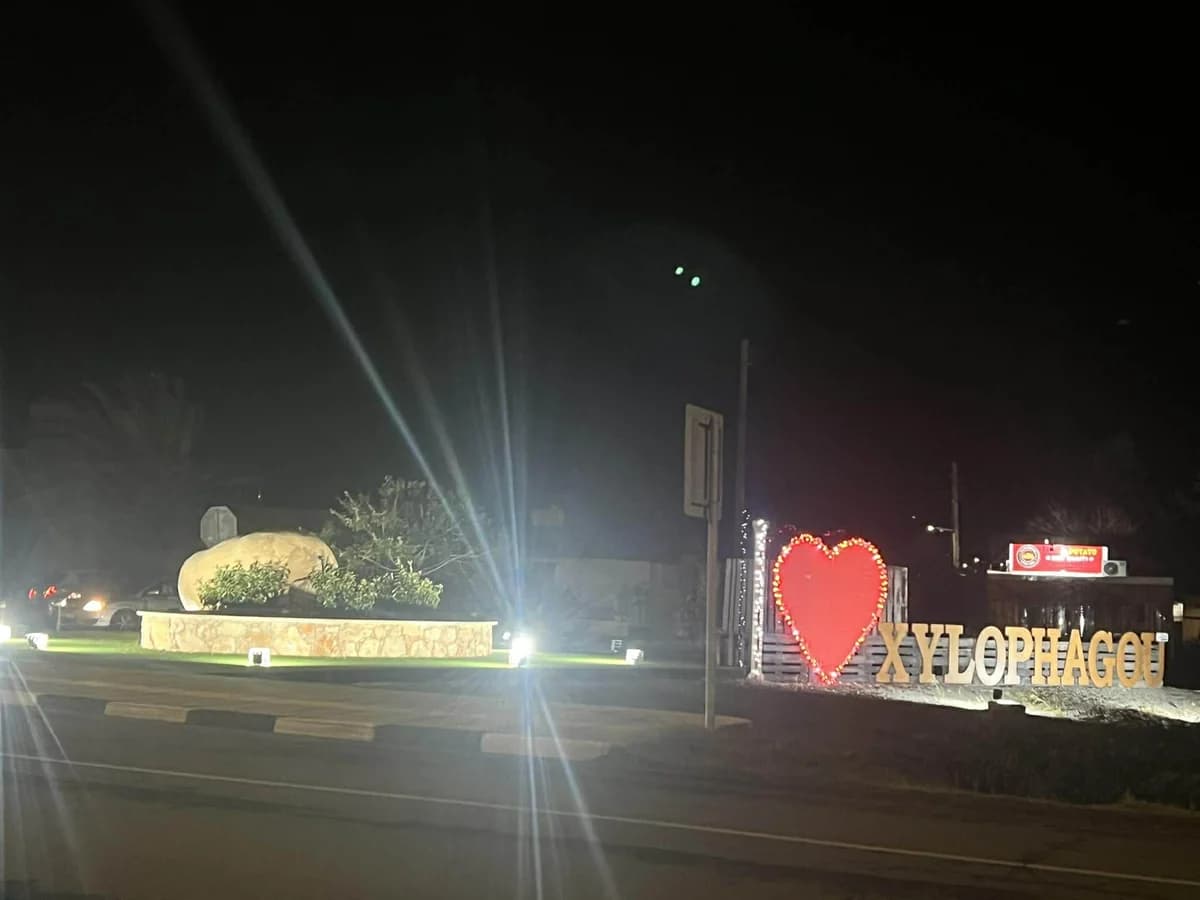 Κατέρρευσε η «μεγάλη πατάτα» της Ξυλοφάγου λόγω ισχυρών ανέμων