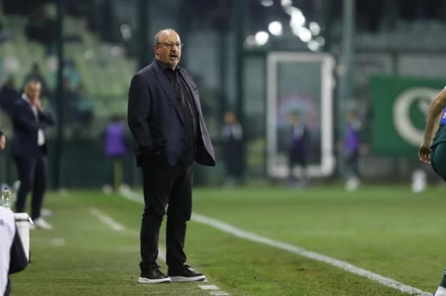 Μπενίτεθ: Απογοητευμένος παρά τις αλλαγές στην ενδεκάδα
