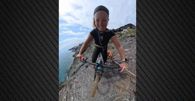 Spanische Radfahrerin entgeht knapp einem Sturz von Klippe – Viral Video