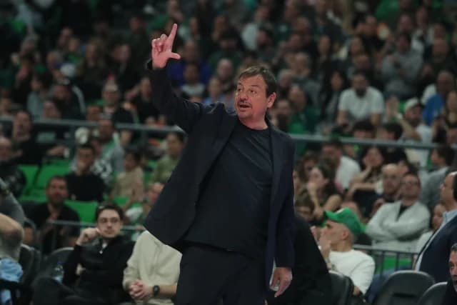 Αταμάν: «Πώς να παίξει ο Τολιόπουλος στην Euroleague;»
