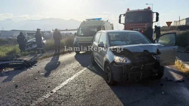 Verkehrsunfall in Lamia: Drei Verletzte, Rettung durch die Feuerwehr