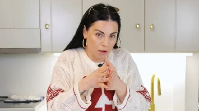D. Alexandrakis 为 I. Touni 辩护，回应关于迪拜的评论