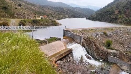 Υπερχείλισε το φράγμα της Αργάκας: Χαρά για τους κατοίκους