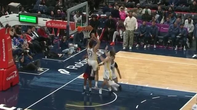 NBA：于尔特塞文为勇士队效力，不幸自摆乌龙
