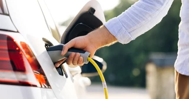 Study: Electric Vehicles Saved 1.7 Million Barrels of Oil Per Day in 2025
