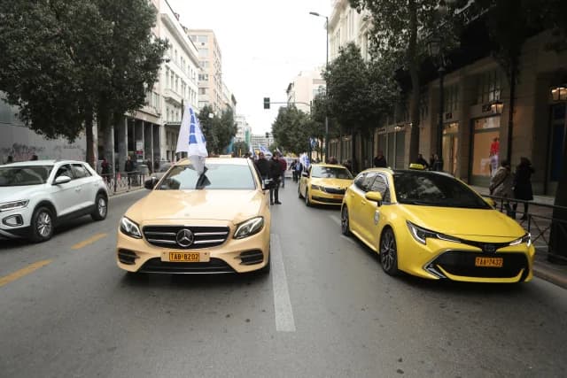 Continúa la huelga de taxis, protesta en las oficinas de SATA