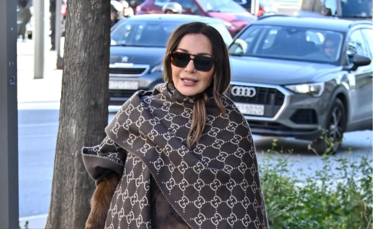 Δέσποινα Βανδή: Casual εμφάνιση στο κέντρο της Αθήνας