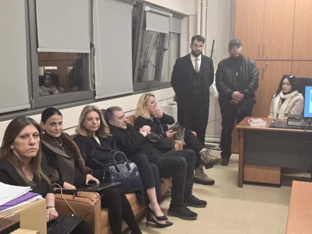 Karystianou: Acusaciones sobre el juicio de Tempi en Larissa