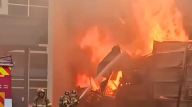 Νότια Κορέα: Φωτιά σε εργοστάσιο αυτοκινήτων – Δεκάδες τραυματίες και αγνοούμενοι
