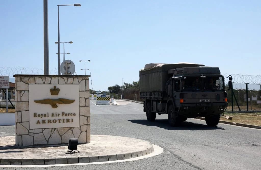 Christodoulides Proposes Cyprus-UK Talks on British Bases