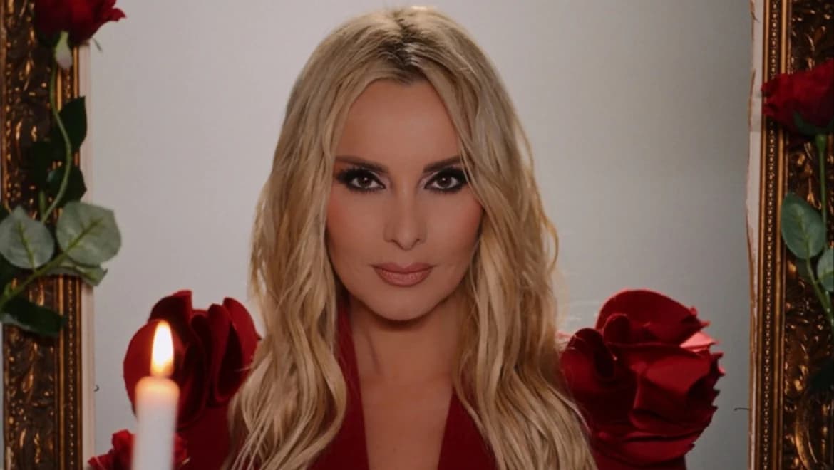 Peggy Zina kehrt mit neuem Hit «Amyna» und beeindruckendem Musikvideo zurück
