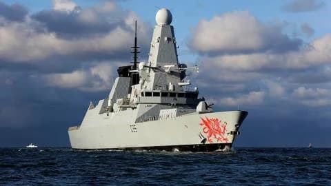 英国驱逐舰 HMS Dragon 抵达塞浦路斯