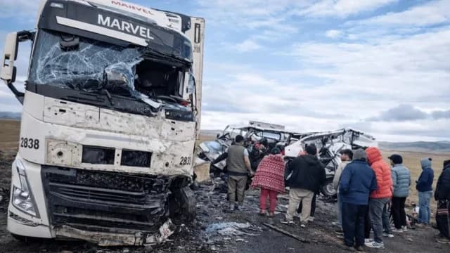Περού: Τουλάχιστον 13 νεκροί σε σύγκρουση μίνι βαν με φορτηγό
