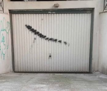 Όταν τα γκαράζ μετατρέπονται σε αποθήκες: Τι ισχύει;