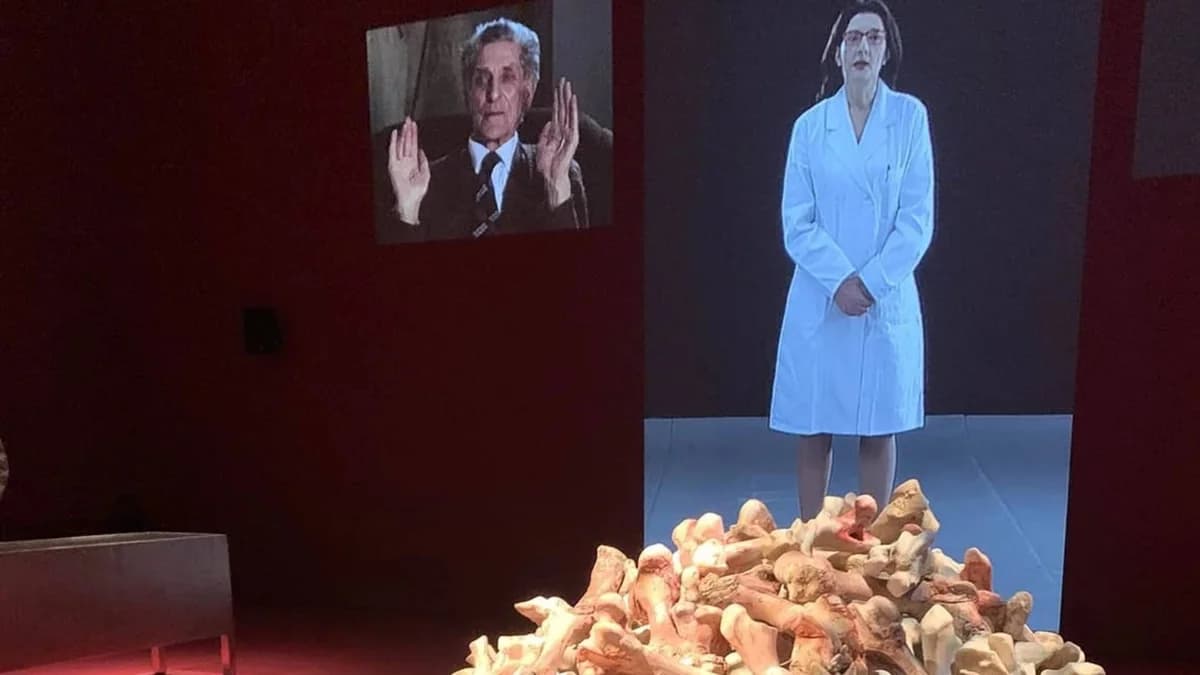 Demosthenes Voutyras: 'Osteo-Topia' - Eine Reise in den Tod