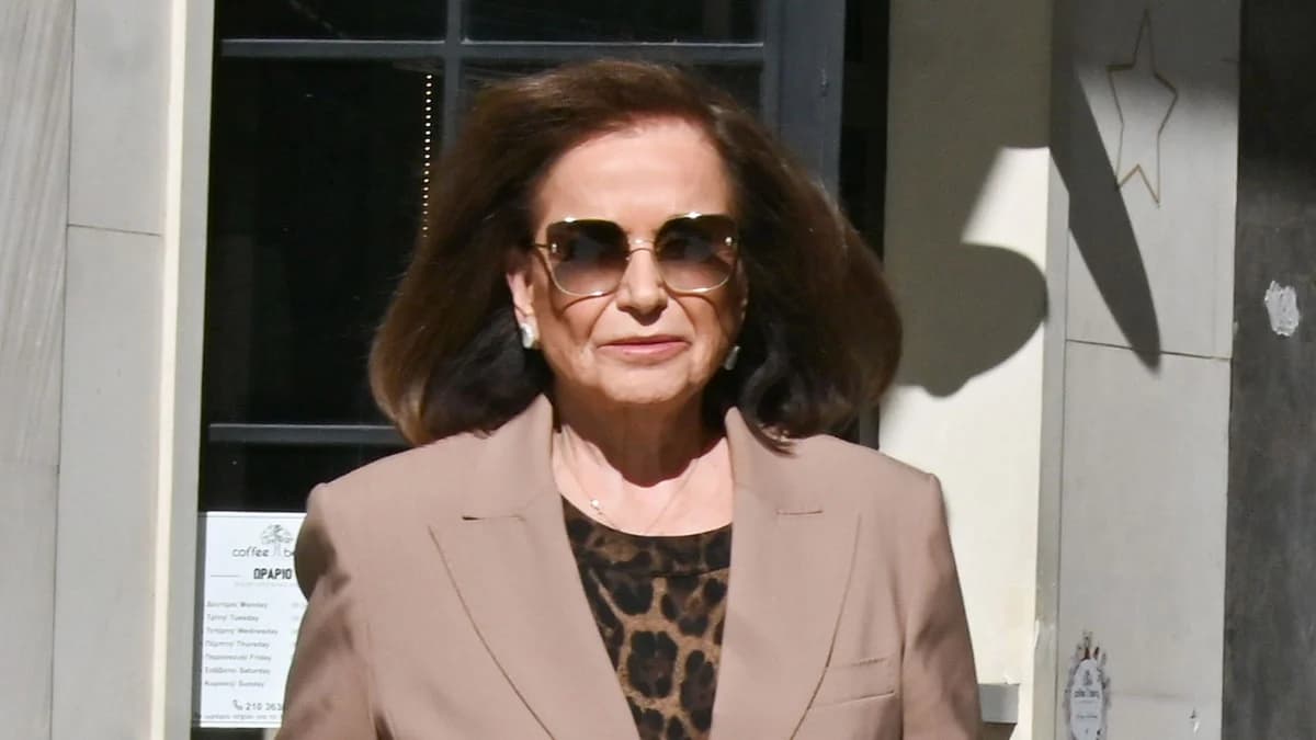 Dora Bakoyannis: Eleganter Auftritt im Zentrum von Athen