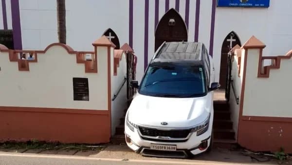 Fahrer folgt GPS und landet in Kirche