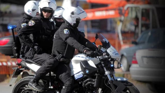 Συνελήφθη 14χρονος με μαχαίρι και στιλέτο στο Νέο Ηράκλειο