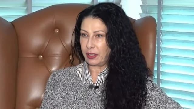 דסי קובלוגיאני: למברוס קונסטנטרס 'פתח' את יואנה מלסקו
