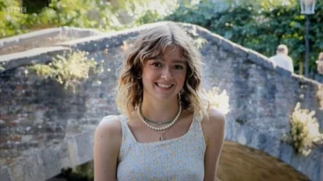 Братья утверждают, что теории заговора привели к смерти 23-летней девушки от рака