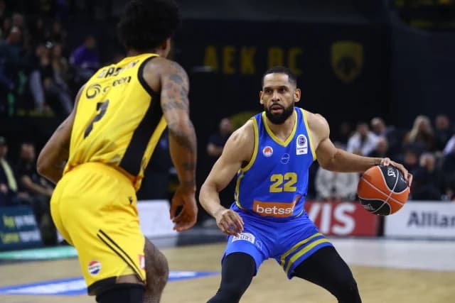 AEK - Peristeri 64-74: Victoria de Peristeri en Ano Liosia