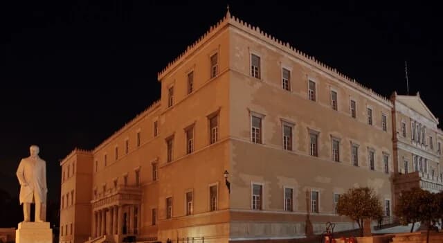 El Parlamento Helénico apaga las luces por la 'Hora del Planeta'