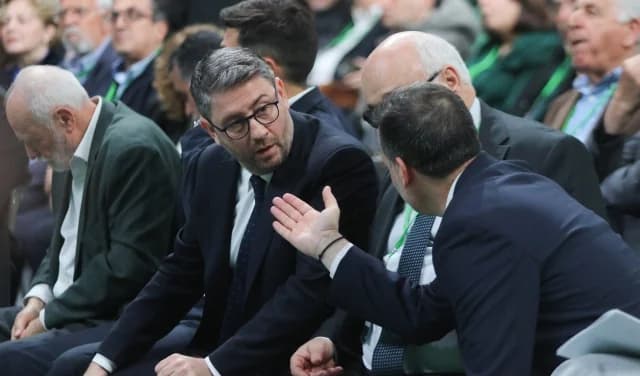 PASOK: Einigkeit auf dem Kongress mit Zugeständnissen von Androulakis