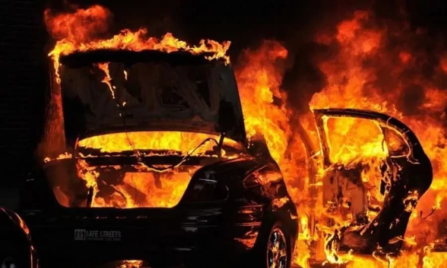 Limassol: Dos arrestos por incendio provocado de vehículo de alquiler