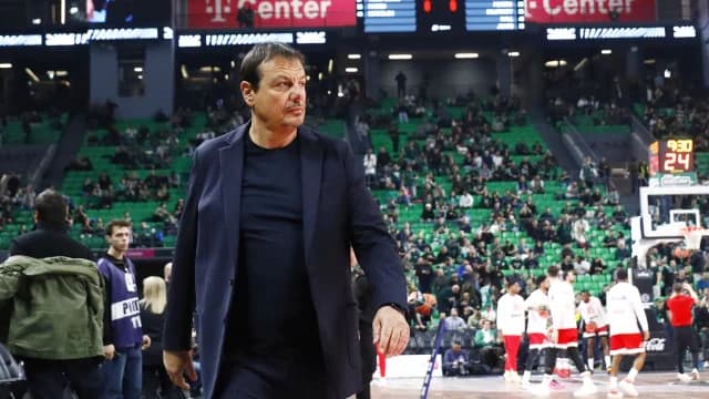 Ataman se Niega a Declaraciones en el Descanso del Partido Panathinaikos - Olympiacos