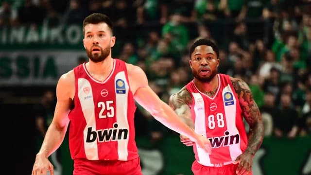 Olympiacos Anota 60 Puntos en la Primera Mitad Contra Panathinaikos