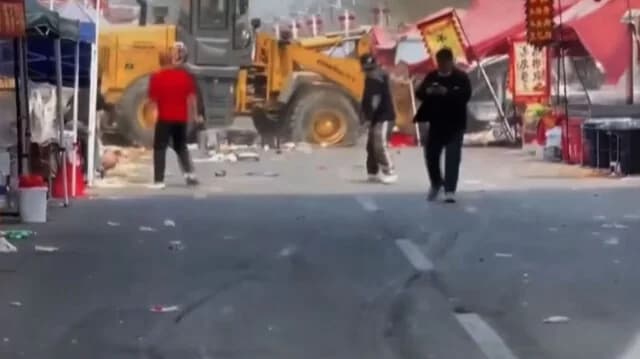 Peking: Bulldozer rast in Markt, mindestens 13 Tote