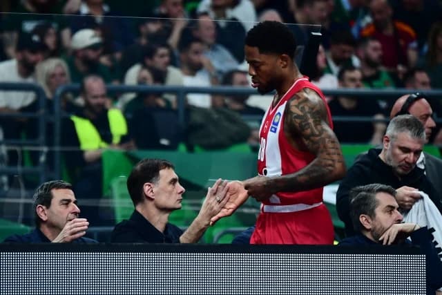 Olympiacos: Tyrique Jones leaves derby with injury
