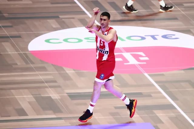 Larentzakis: "I'm always ready to help"