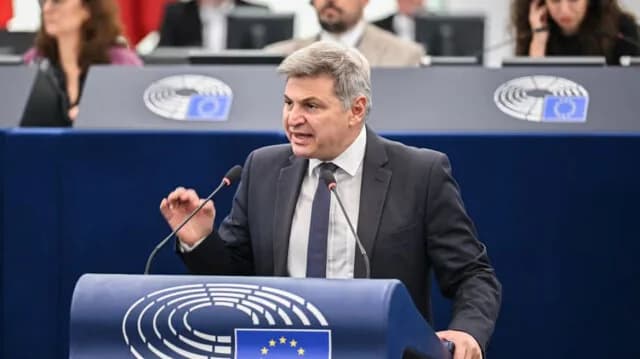 Фарандурис: ПАСОК - единственный полюс альтернативного управления
