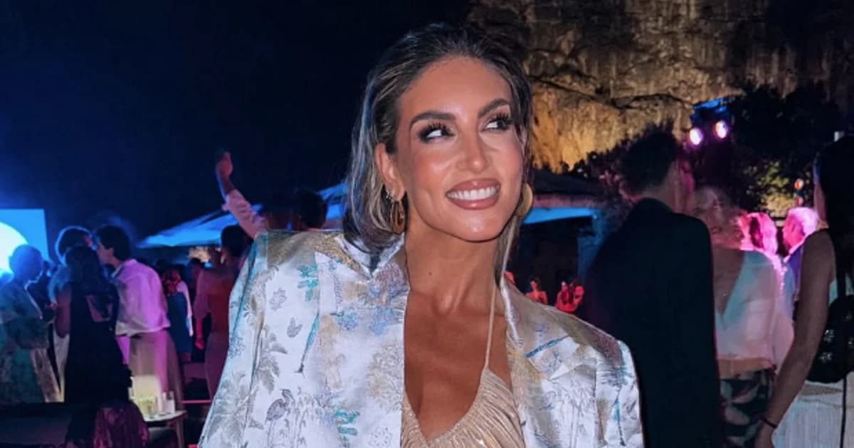 Впечатляющее появление Афины Оикономаку на мероприятии Vogue Greece