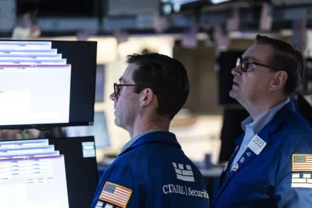 Уолл-стрит растет, Dow Jones подскочил на 1100 пунктов на фоне надежд на мир
